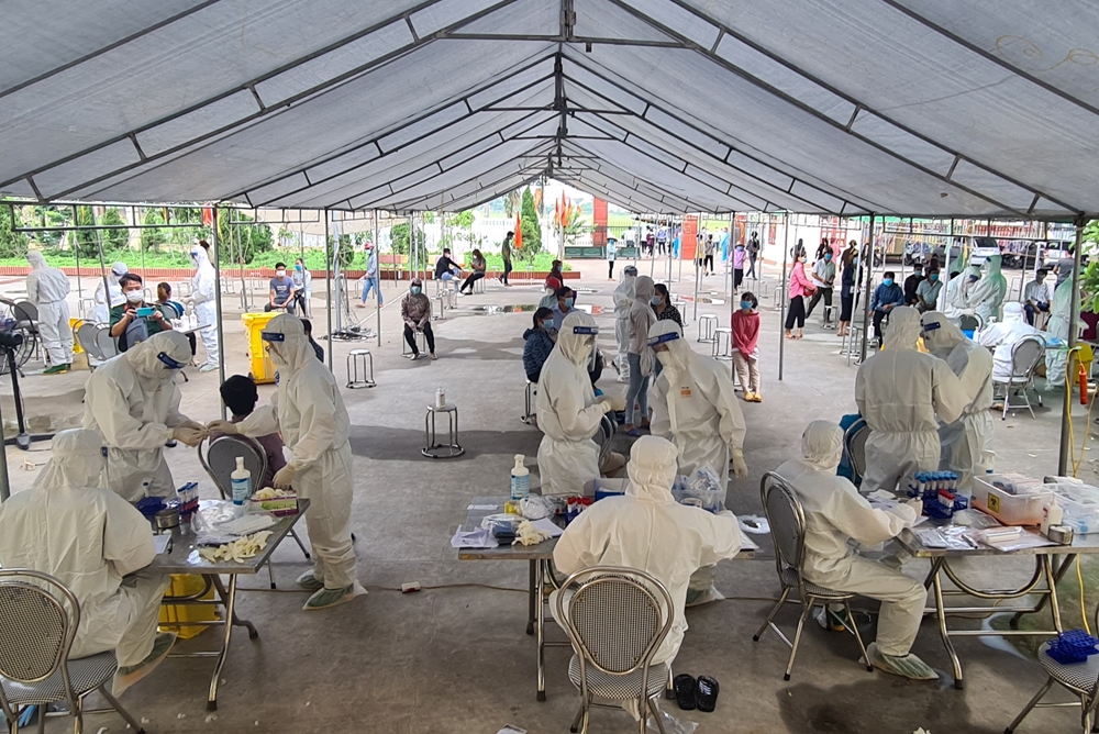 Tâm sự bằng thơ gửi các y, bác sĩ tuyến đầu của một cán bộ Bệnh viện Quân y 105

